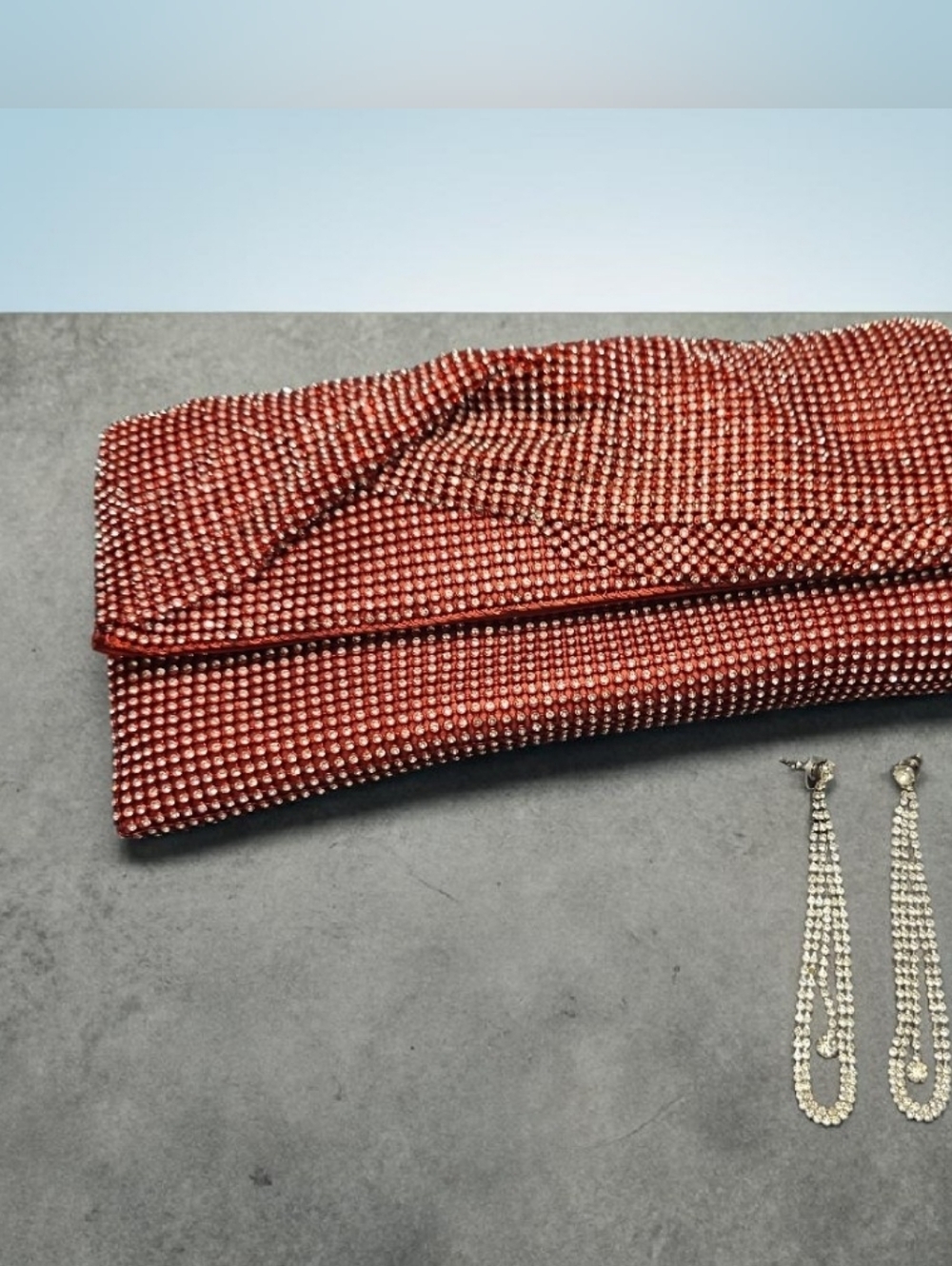 Hether Twist Diamond Mesh Small Clutch & Silver-Tone Crystal Pendulum Earrings - Picture 2 of 10